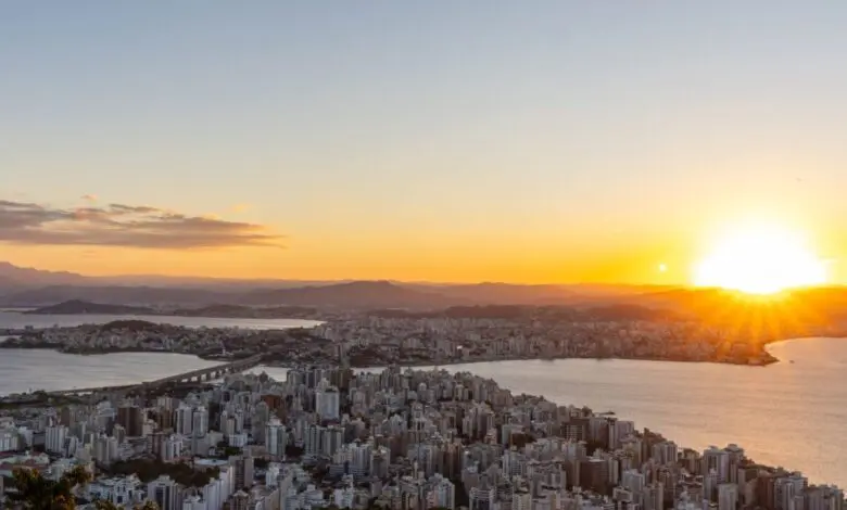 Semana começa em Santa Catarina com tempo firme e termina com chuva e frio