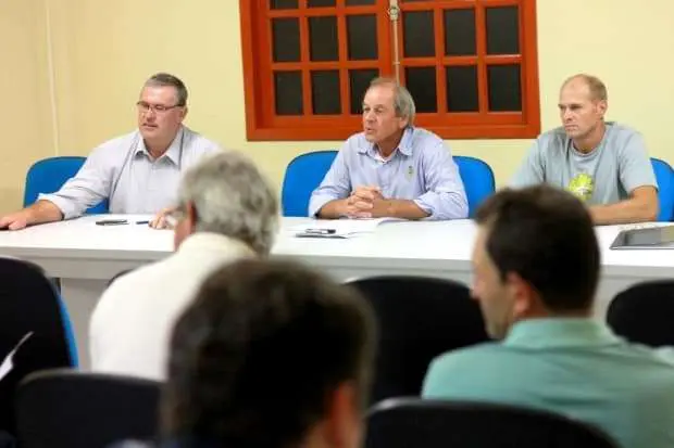 Cúpula do PMDB reprova atitude de vereador e suplente do partido