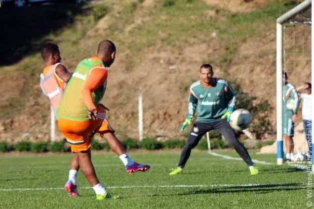 Fluminense treina no campo do Caravaggio