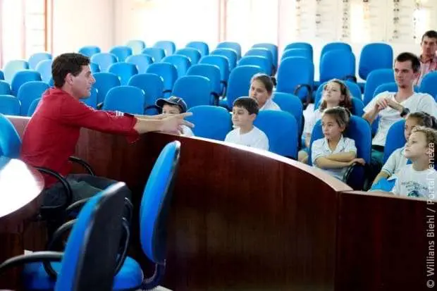 Vereador recebe alunos da Escola Municipal Vila Maria