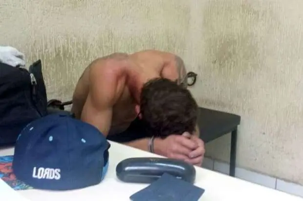 Após assalto, homem é perseguido por vítima e polícia e acaba sendo preso no Caravaggio