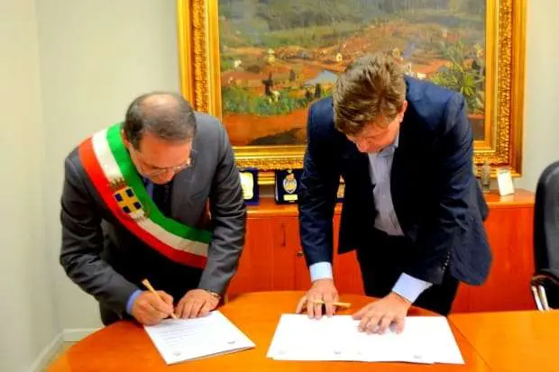 Nova Veneza sela Pacto de Amizade para transferência de tecnologia italiana