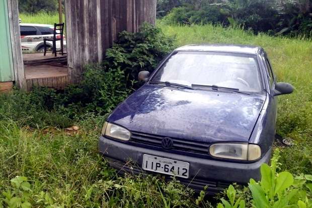 PM recupera veículo furtado abandonado em Rio Cedro Alto