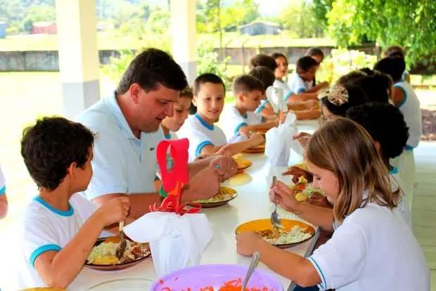 Merenda escolar estimula alimentação saudável