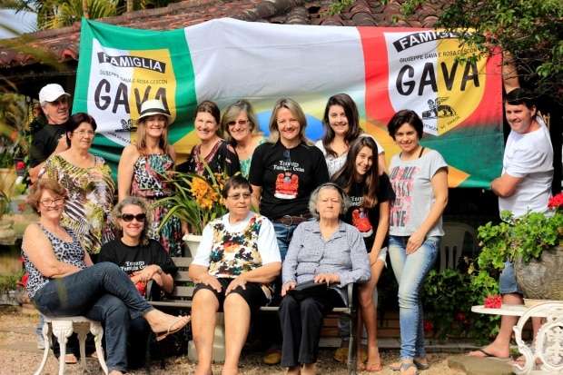 Membros da família Gava realizam confraternização em Nova Veneza