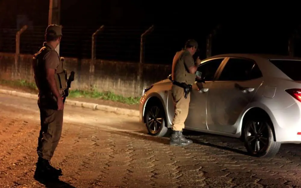 Em 40 minutos de blitz no São Bento Baixo, Polícia Militar apreende cinco veículos