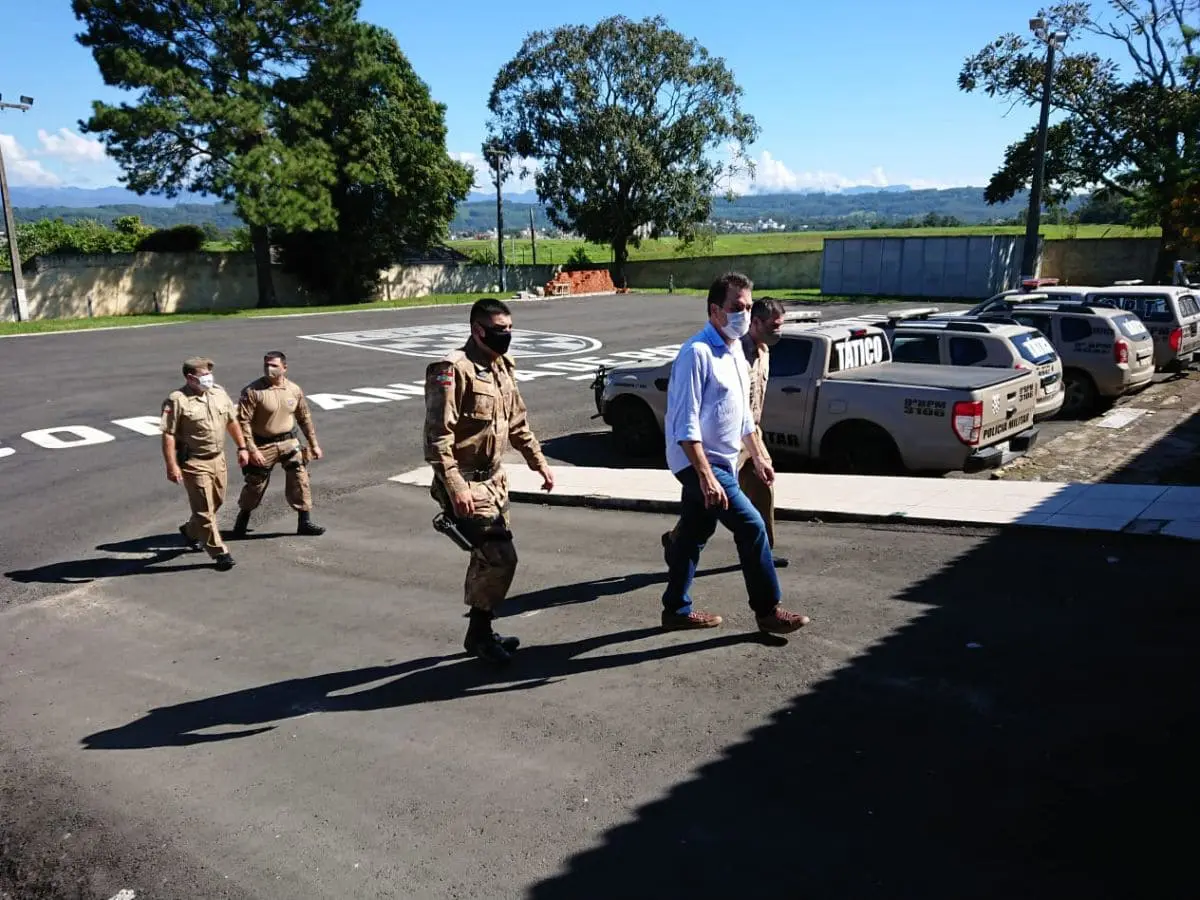 Deputado Rodrigo Minotto visita companhia do grupo Tático de Criciúma