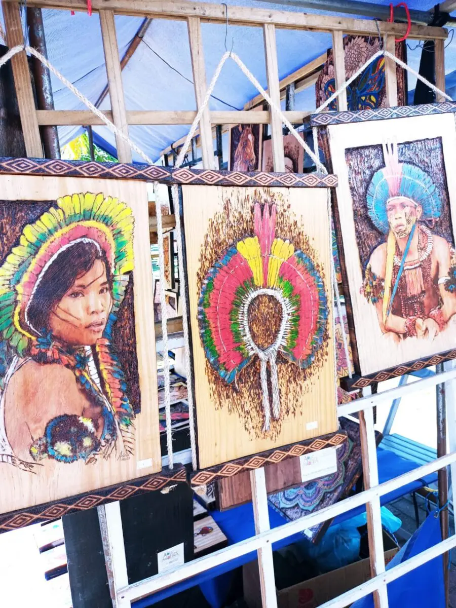 Artesãos de Nova Veneza participam de feira na praia