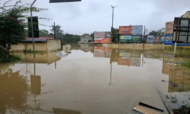 Chuvas em SC: 20 municípios registram ocorrências e Rio do Sul decreta situação de emergência