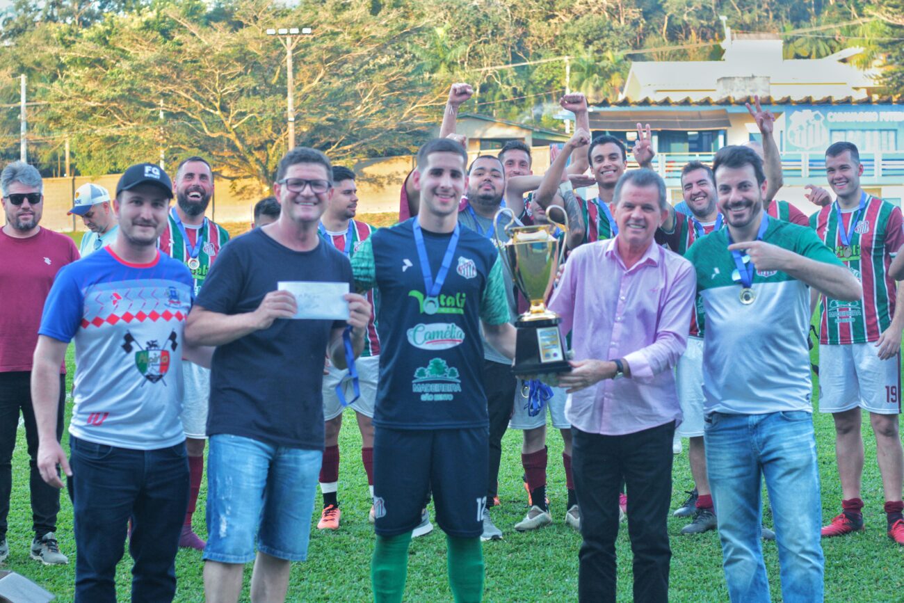 São Bento Baixo levanta a taça do municipal de Nova Veneza 4 São Bento Baixo levanta a taça do municipal de Nova Veneza