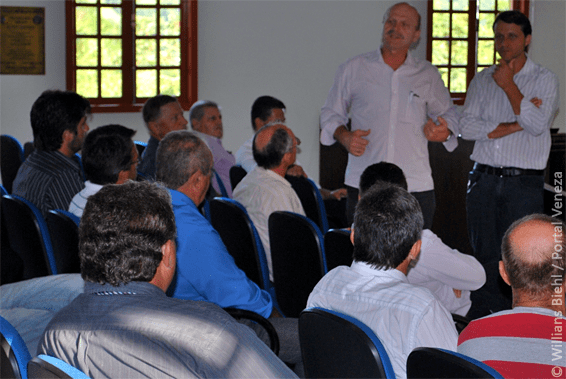 Reunião com agricultores procura solução para prejuízos