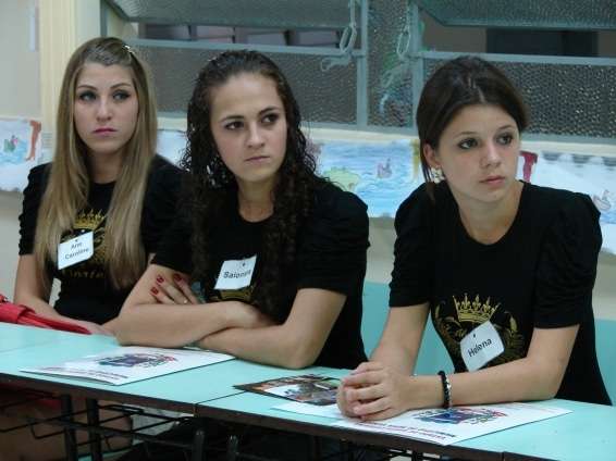 Candidatas a Rainha participam da terceira etapa do concurso