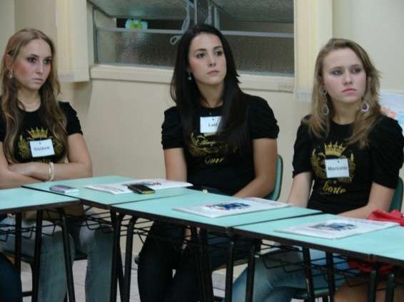 Candidatas a Rainha participam da terceira etapa do concurso