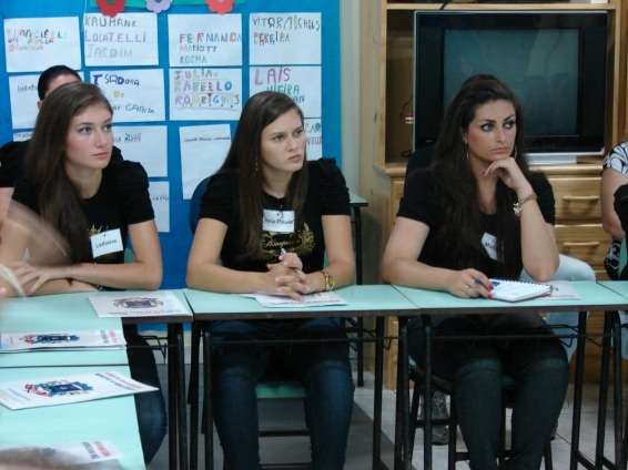 Candidatas a Rainha participam da terceira etapa do concurso