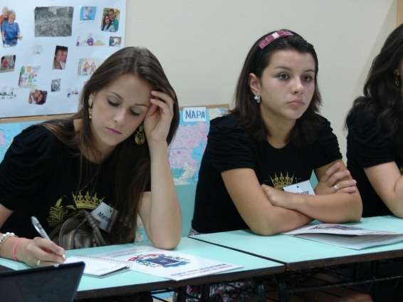 Candidatas a Rainha participam da terceira etapa do concurso