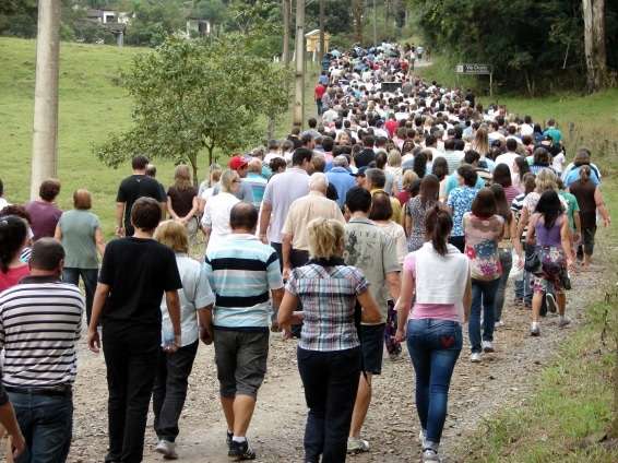 Em Nova Veneza milhares de fiéis participam da Sexta-feira Santa