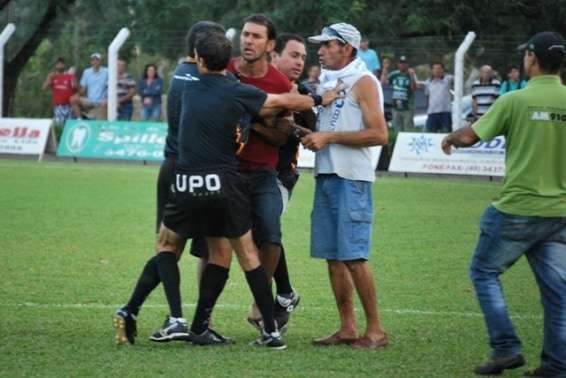 DSC_0330 Confusão e arbitragem escoltada no Caravaggio