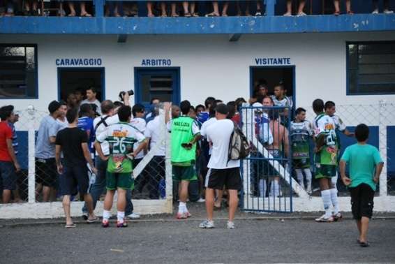 DSC_0334 Confusão e arbitragem escoltada no Caravaggio