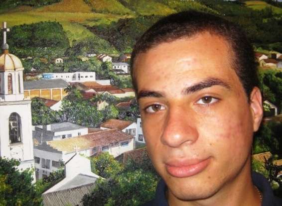 Jovem escritor neoveneziano prestes a lançar seu primeiro livro