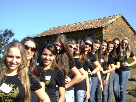 Candidatas à Rainha da Festa da Gastronomia visitam pontos turísticos de Nova Veneza