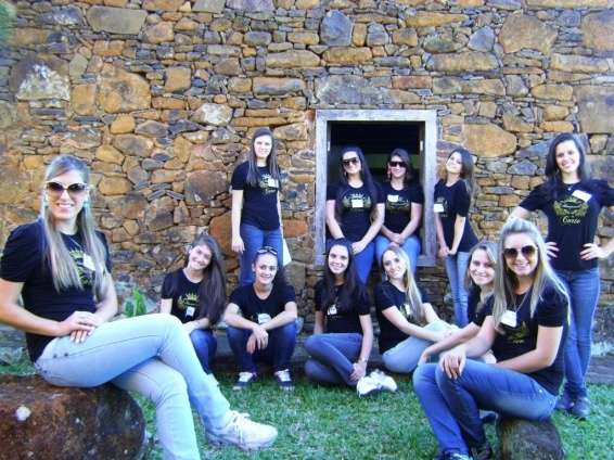 Candidatas à Rainha da Festa da Gastronomia visitam pontos turísticos de Nova Veneza 1 Candidatas à Rainha da Festa da Gastronomia visitam pontos turísticos de Nova Veneza