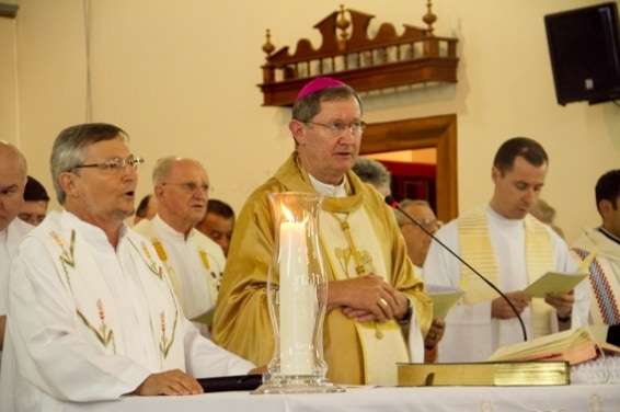 Missa do Crisma reúne cerca de 2 mil em Nova Veneza