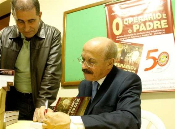 “O Operário e o Padre”, livro que marca os 50 anos do Sindicato dos Metalúgicos é lançado