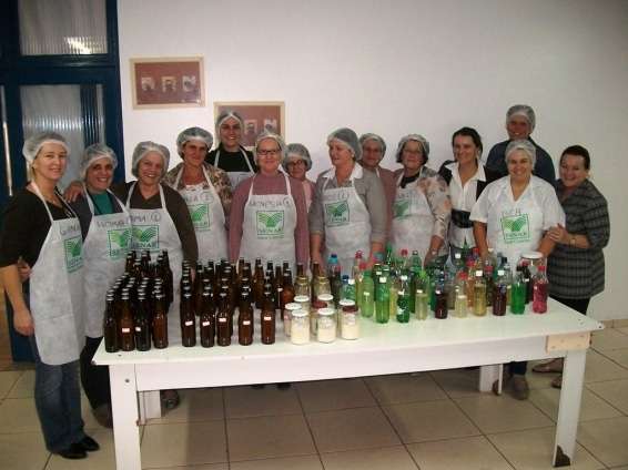 Curso de Licores e Sucos forma turma de Nova Veneza e Siderópolis 1 Curso de Licores e Sucos forma turma de Nova Veneza e Siderópolis