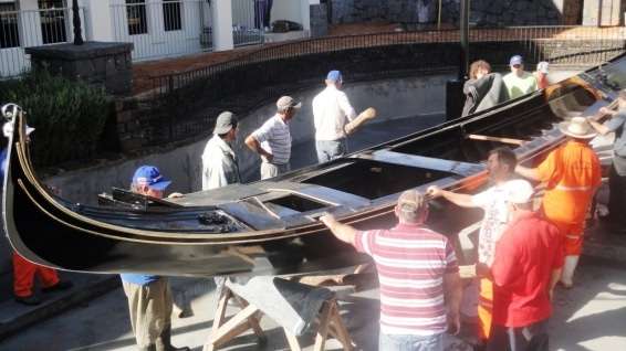 Gôndola retorna à Praça Humberto Bortoluzzi