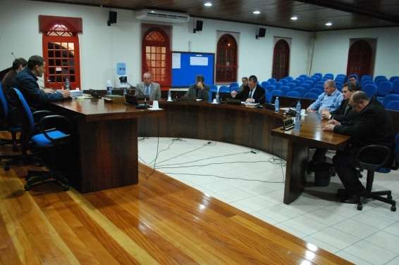 Sessão extraordinária da Câmara homologa convênios em Nova Veneza 1 Sessão extraordinária da Câmara homologa convênios em Nova Veneza