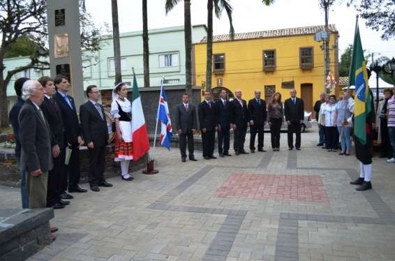 Cônsul Salvatore Di Venezia participa de ato do Momento Brasil Itália em Nova Veneza
