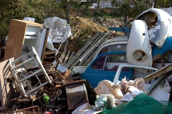 Moradores reclamam de galpão de triagem e depósito de reciclados