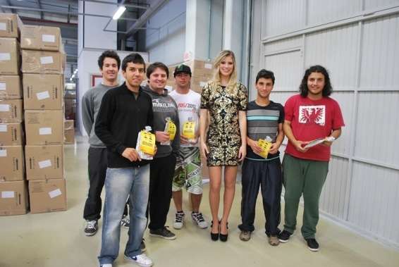 La Moda presenteia funcionários pelo Dia do Homem