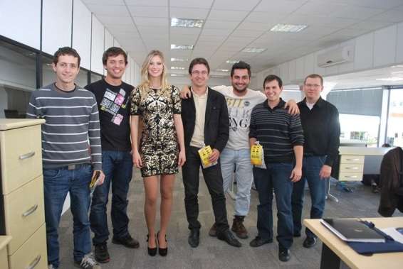 La Moda presenteia funcionários pelo Dia do Homem