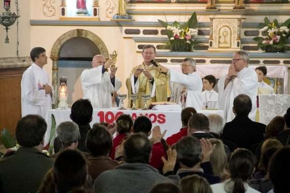 Missa reúne centenas de fiéis nos 100 anos da Paróquia São Marcos