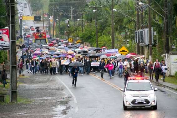 Mais de 3 mil fiéis participam da Caminhada Vocacional
