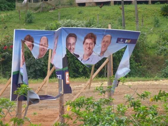 Vandalismo contra propaganda política cresce em Nova Veneza 1 Vandalismo contra propaganda política cresce em Nova Veneza