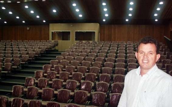 Teatro 1 O teatro municipal que fica anexo ao Palácio das águas será inaugurado no dia 22 de novembro com uma peça teatral com a atriz Celi Westrup. Nos dias 23,24 e 25 também haverá apresentações artísticas no programa de inauguração.