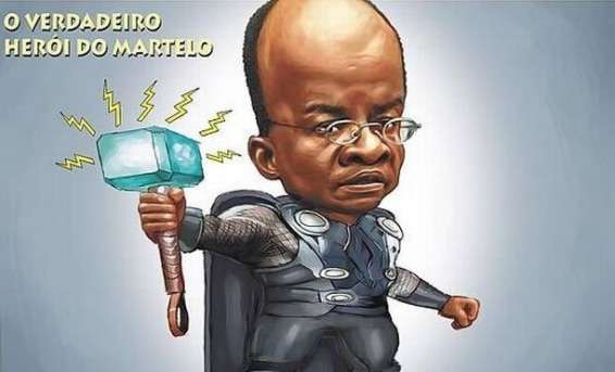 Joaquim Barbosa nega liminar que questionava piso salarial do magistério 1 Joaquim Barbosa retratado como Thor, em montagem feita por usuários das redes sociais. (Foto: Reprodução)