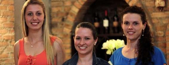 Acadêmicas do curso de Artes Visuais da UNESC promovem café com artistas