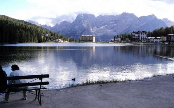 Lago Misurina Lago Misurina em Belluno, nas montanhas da Itália, num final de tarde em 2010.