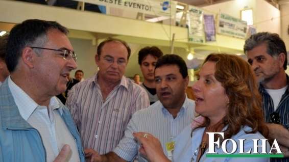 Rosi de Souza Effting é eleita a primeira mulher para comandar a Associação Catarinense de Criadores de Bovinos 1 ROSI, durante a Feagro, solicitou uma máquina de feno ao governador e espera ver seu pedido atendido durante sua presidência na ACCB