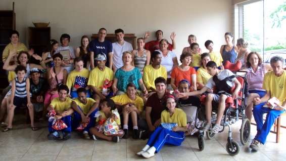 Festa de natal dos alunos da APAE em São Bento Baixo