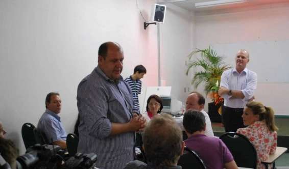 Zé Spilere conhece Sala dos Municípios da Unesc 1 Zé Spilere conhece Sala dos Municípios da Unesc