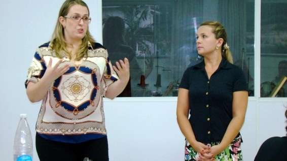 Em uma reunião nesta semana, vinte mulheres foram nomeadas para a nova direção da Afave (Associação Feminina Assistência Veneziana) de Nova Veneza. Como é uma entidade de assistência sem fins lucrativos, todas as novas empossadas são voluntárias. A nova presidente, Ticiane Destro Gava, e a vice, Vera Spilere, conversaram com as voluntárias e colocaram alguns pontos importantes. “Disposição e criatividade são duas qualidades que vão fazer o nosso grupo qualificado e eficiente, com a ajuda de vocês vamos fazer o melhor em todos esses setores”, avaliou a presidente.