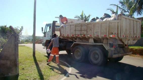 Coleta do lixo volta a normalidade em Nova Veneza 1 Coleta do lixo volta a normalidade em Nova Veneza