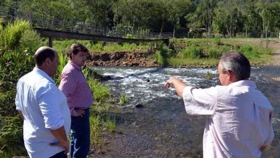 Prefeito e vice de Nova Veneza percorrem interior