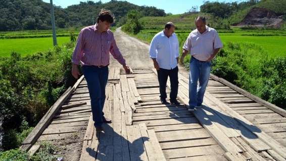 Prefeito e vice de Nova Veneza percorrem interior