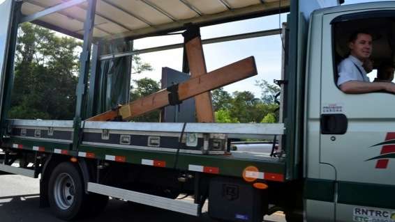 Prefeito e vice acompanham passagem da Cruz Peregrina em Nova Veneza 3 Prefeito e vice acompanham passagem da Cruz Peregrina em Nova Veneza