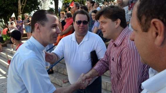 Prefeito e vice acompanham passagem da Cruz Peregrina em Nova Veneza 1 Prefeito e vice acompanham passagem da Cruz Peregrina em Nova Veneza